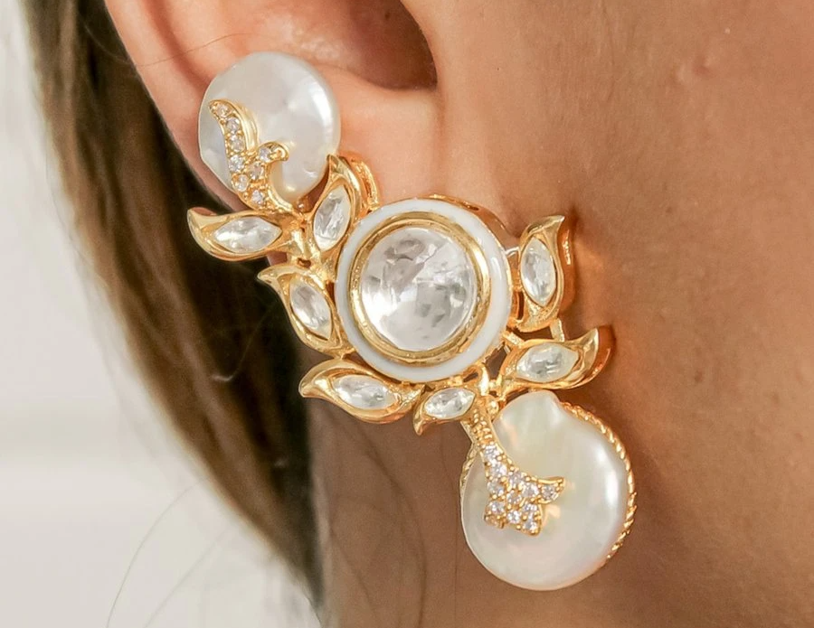 Statement bridal earrings with pearls