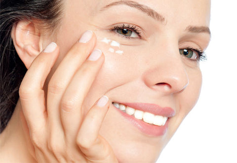 How To Use Anti-Aging Eye Cream 