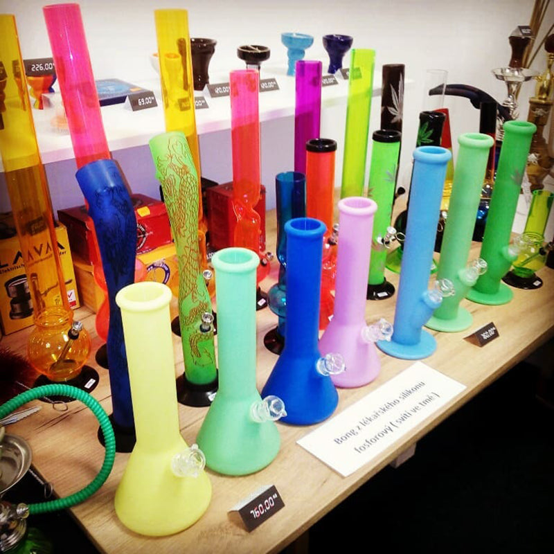 Plastic Bong Display, image from Cannaland CZ on Instagram