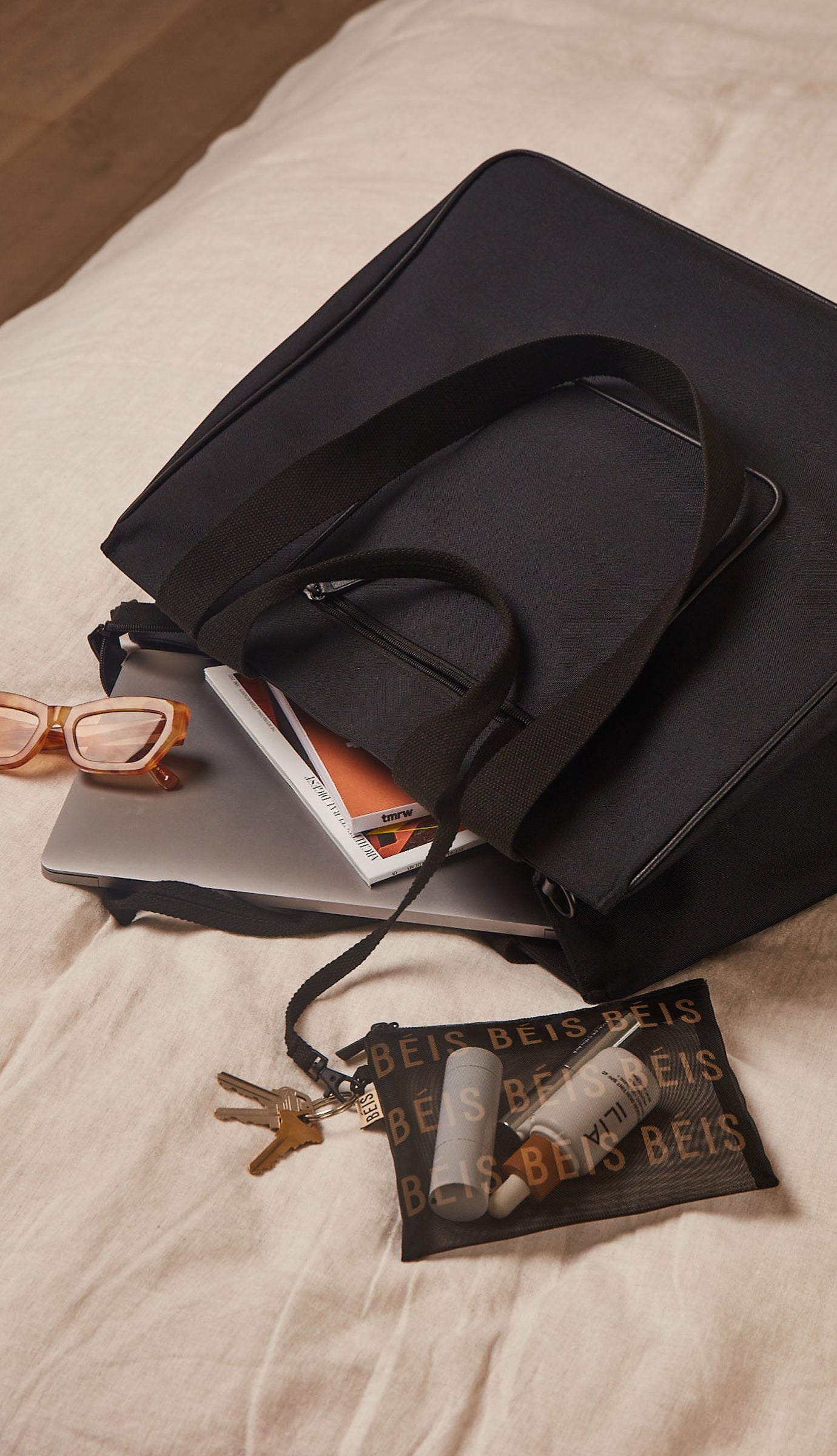 WHAT'S IN MY BAG FOR WORK, EVERYDAY WORK ESSENTIALS 2021