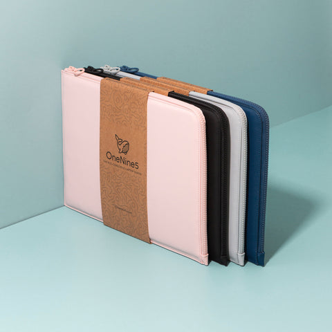 four colours of the laptop sleeve lined up.