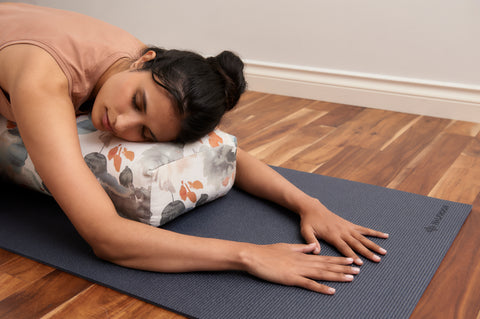 Yoga Props 101: Blocks, Straps, Blankets, and Bolsters – Chopra