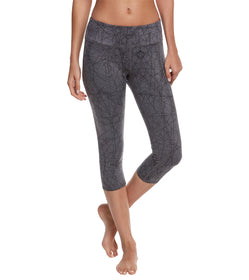 Alo Yoga Printed Airbrush Yoga Capris at YogaOutlet.com