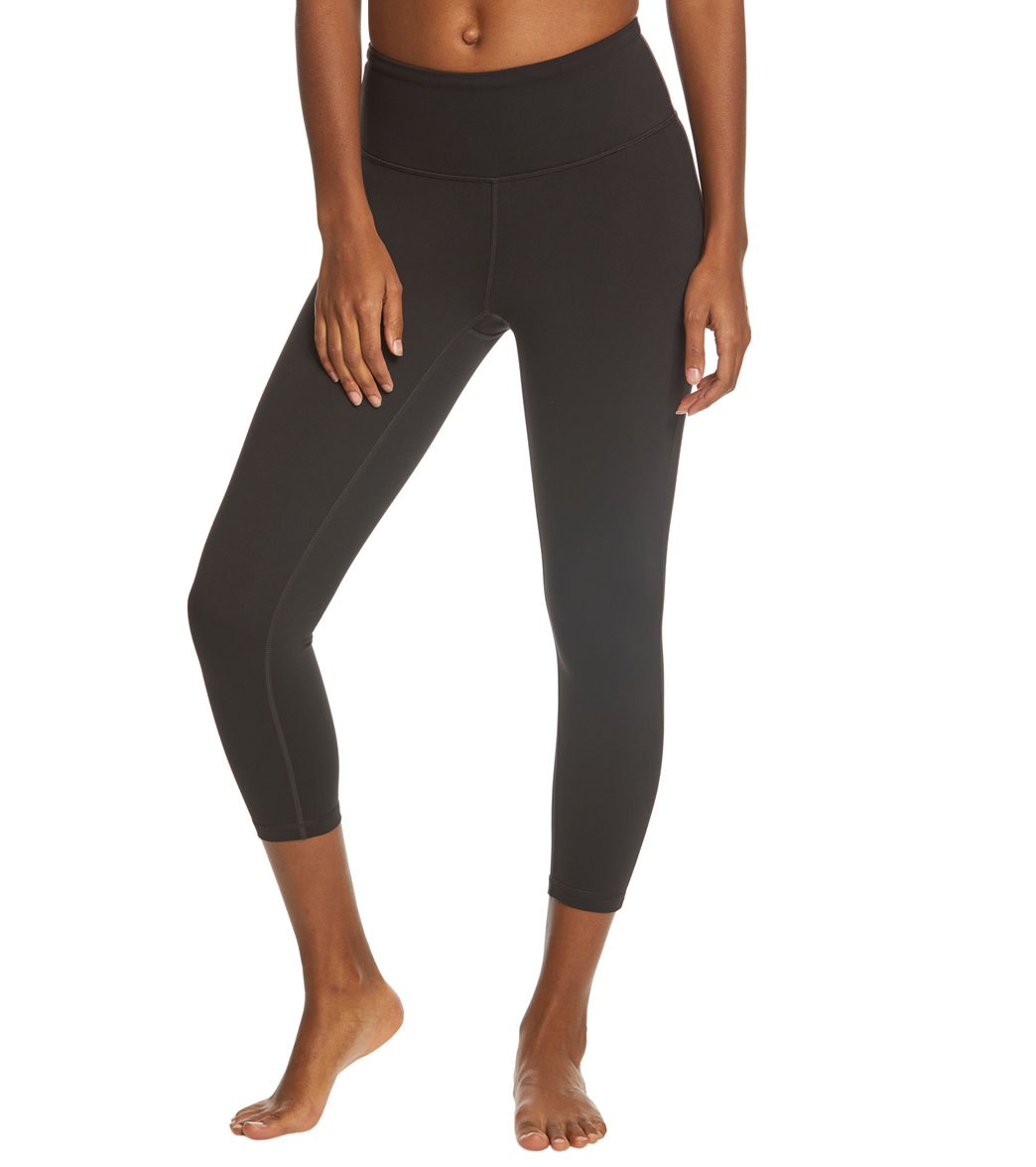 Pono Capri  Yoga capris, Capri yoga pants, Yoga pants outfit