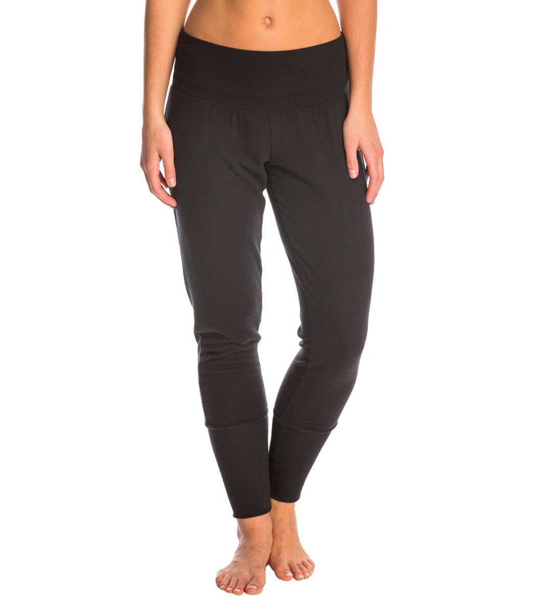 alo yoga joggers