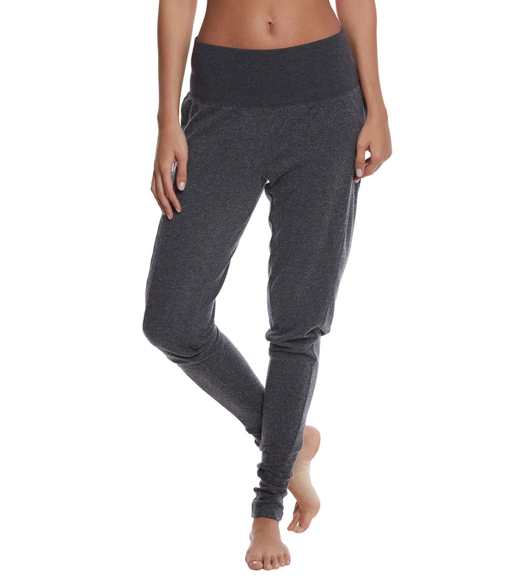 alo yoga jogger