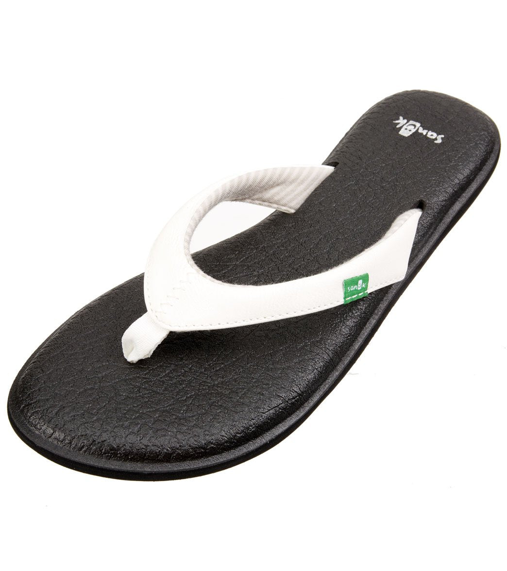 sanuk women's black flip flops