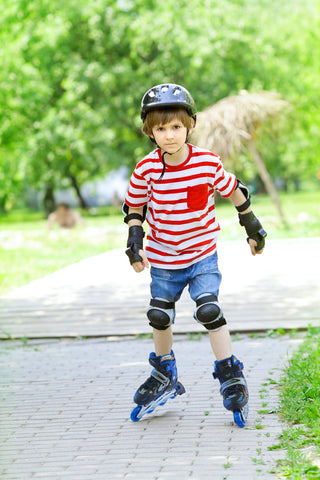 Boy on adjustable rollerblades - Xino Sports