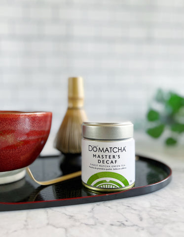 Enjoy your morning with decaffeinated matcha powder.