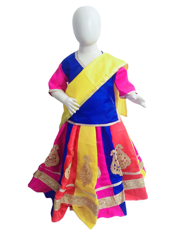 Marathi Girl Lavani Dance Nauvari Costume with Jewellery Kaashta Saree