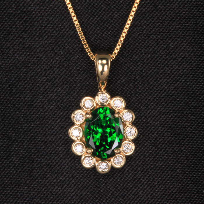 The Timeless Blessings Necklace 18kt Yellow Gold with Tsavorite