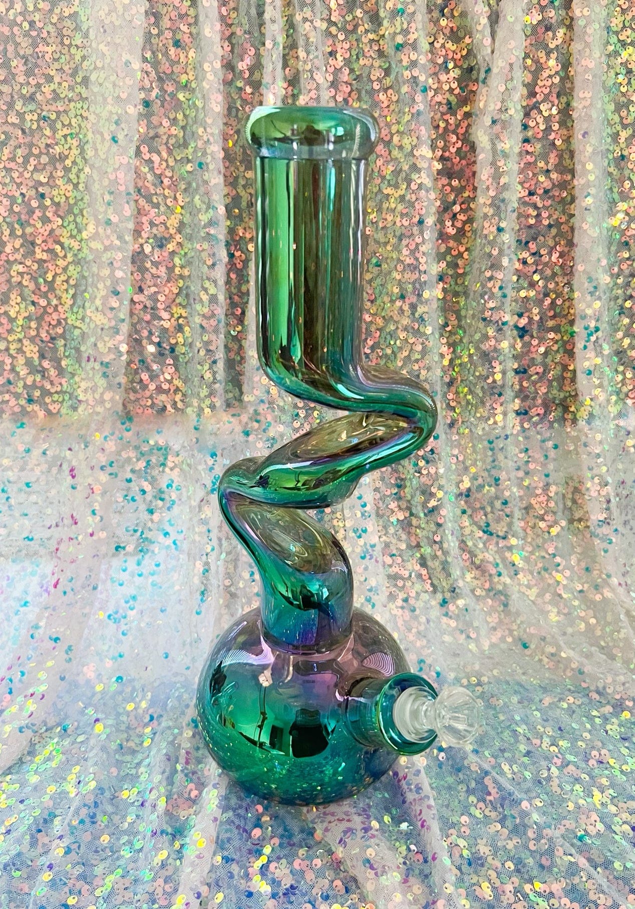 China Custom handmade bong glass smoking weed water pipes