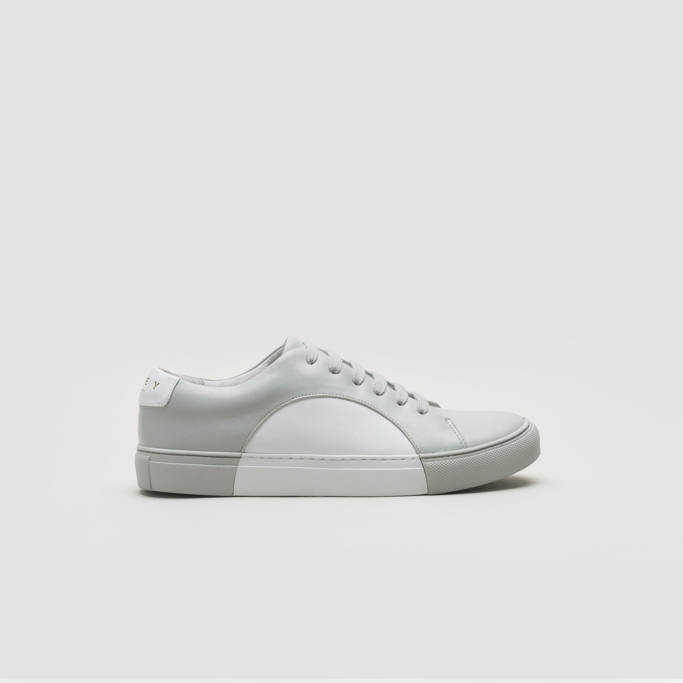 Circle Low in Grey-White – THEY NEW YORK