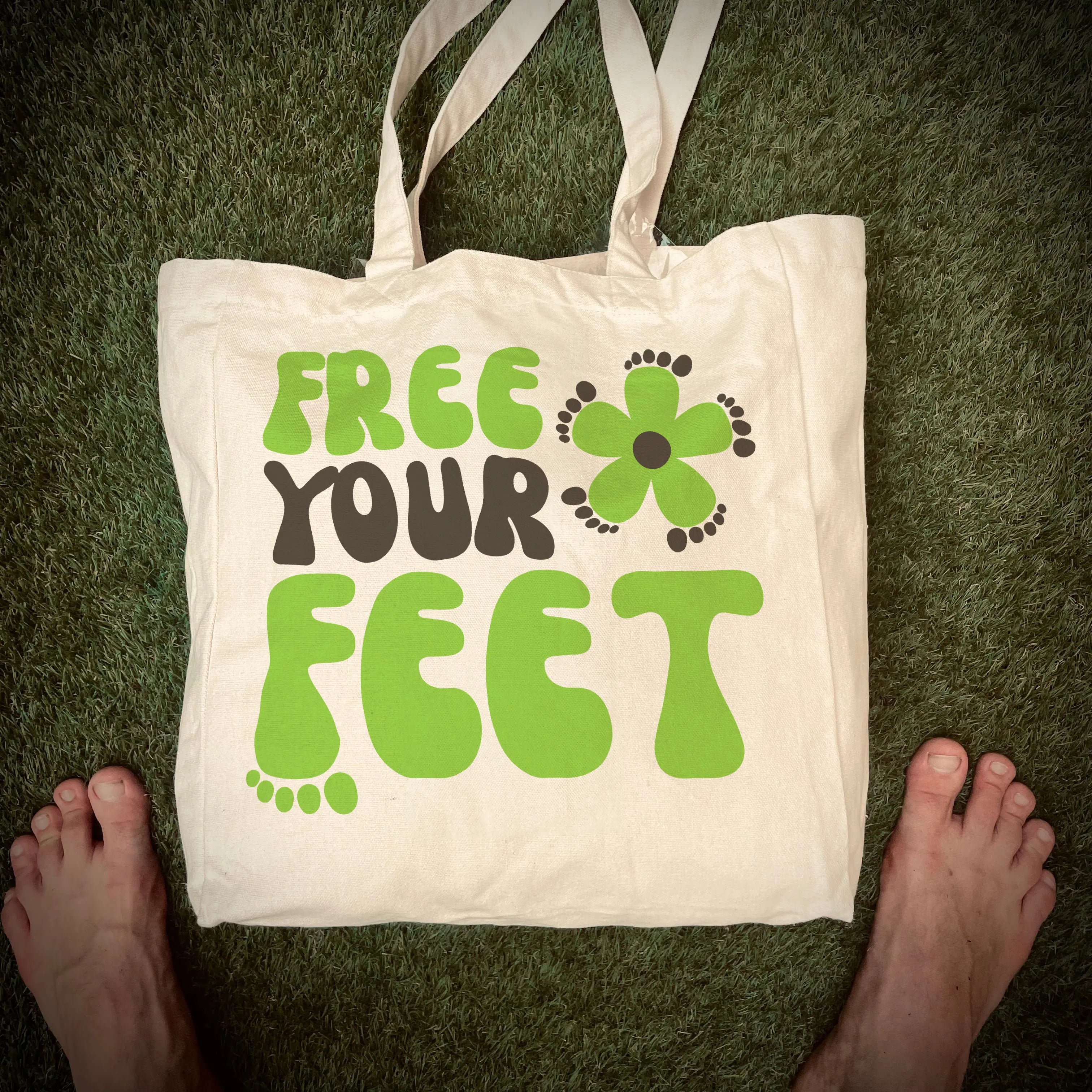 Tote bag with feet on sale