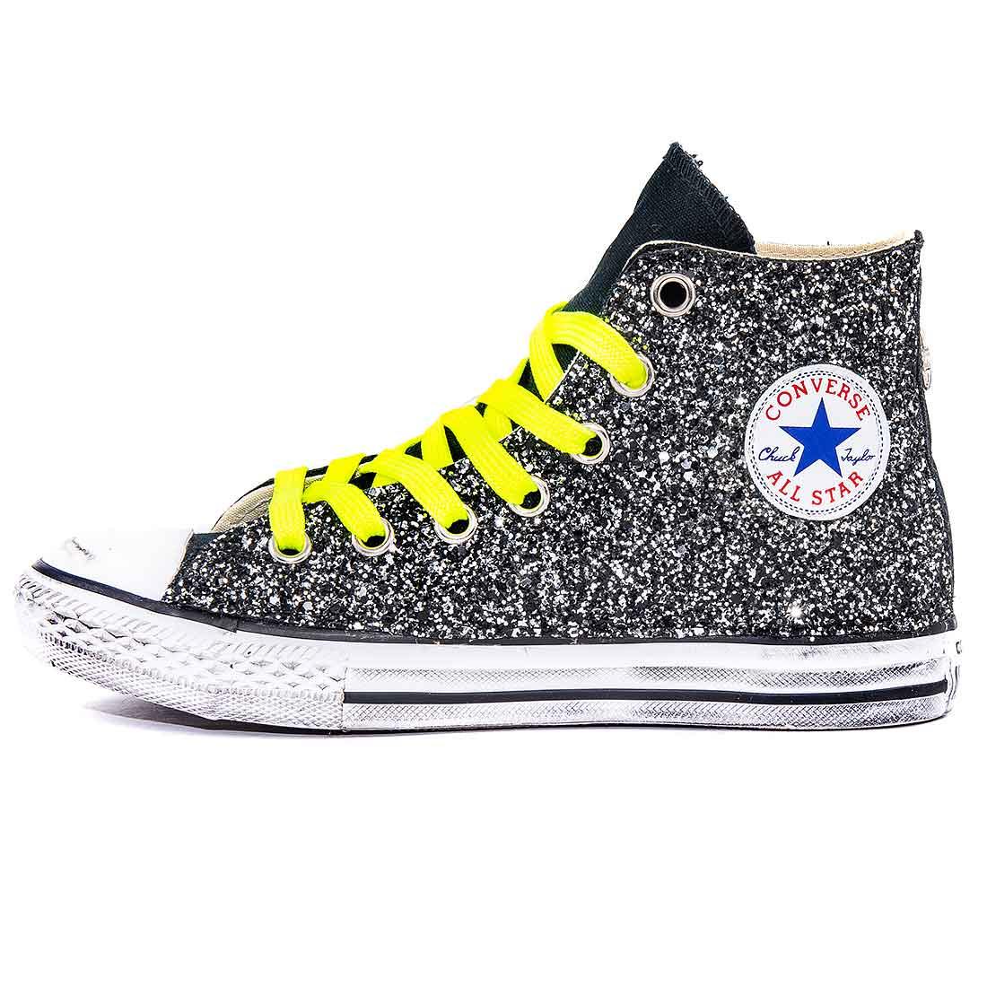 converse nere e gialle