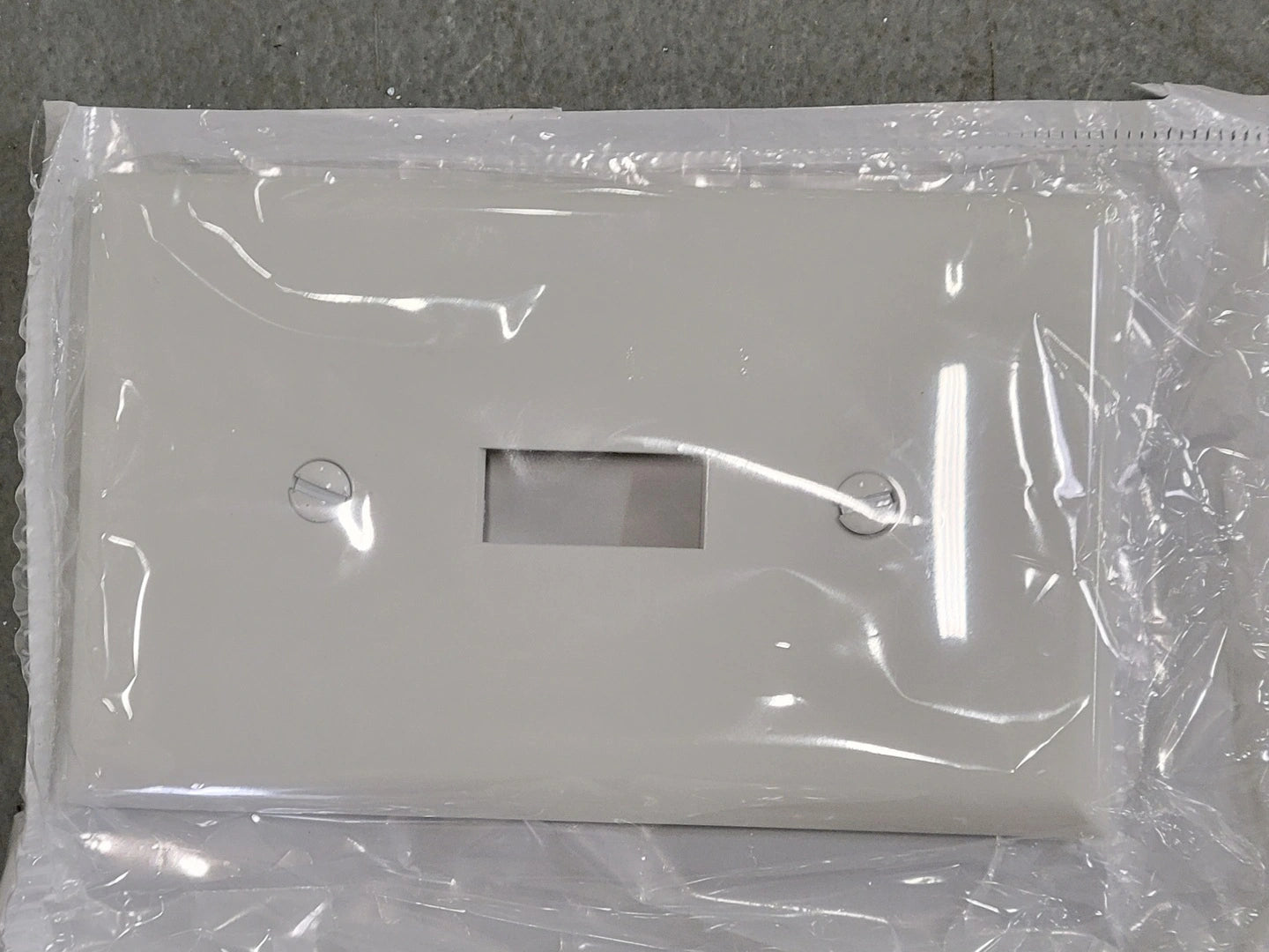 1-Gang Toggle Switch Wallplate, Thermoplastic, White 80701-W (Box of 12)