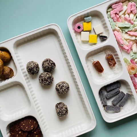 Rum opdelt snack tray i porcelæn fra JAHOKO