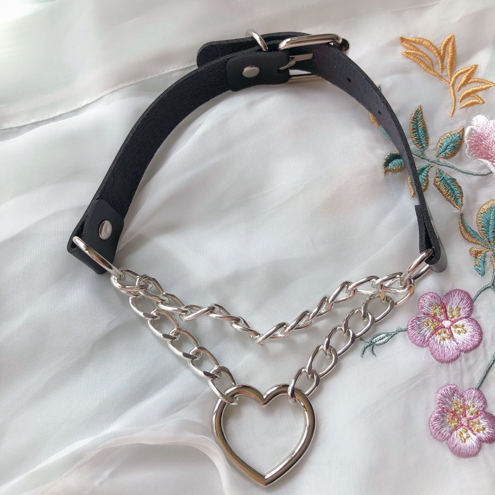 Heart Choker W/ Chain – YihFoo