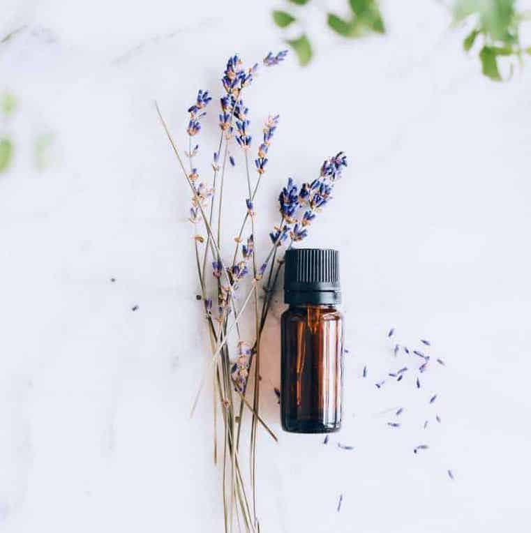 Corinne Taylor wellbeing blog my top 5 essential oils for stress and anxiety. wellness, aromatherapy, healing, therapy