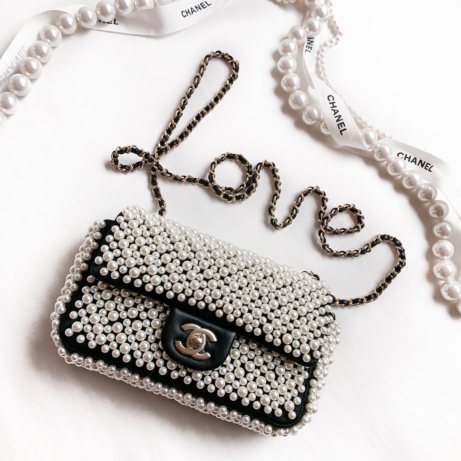 Chanel 22 mini handbag Shiny calfskin  goldtone metal  black  Fashion   CHANEL