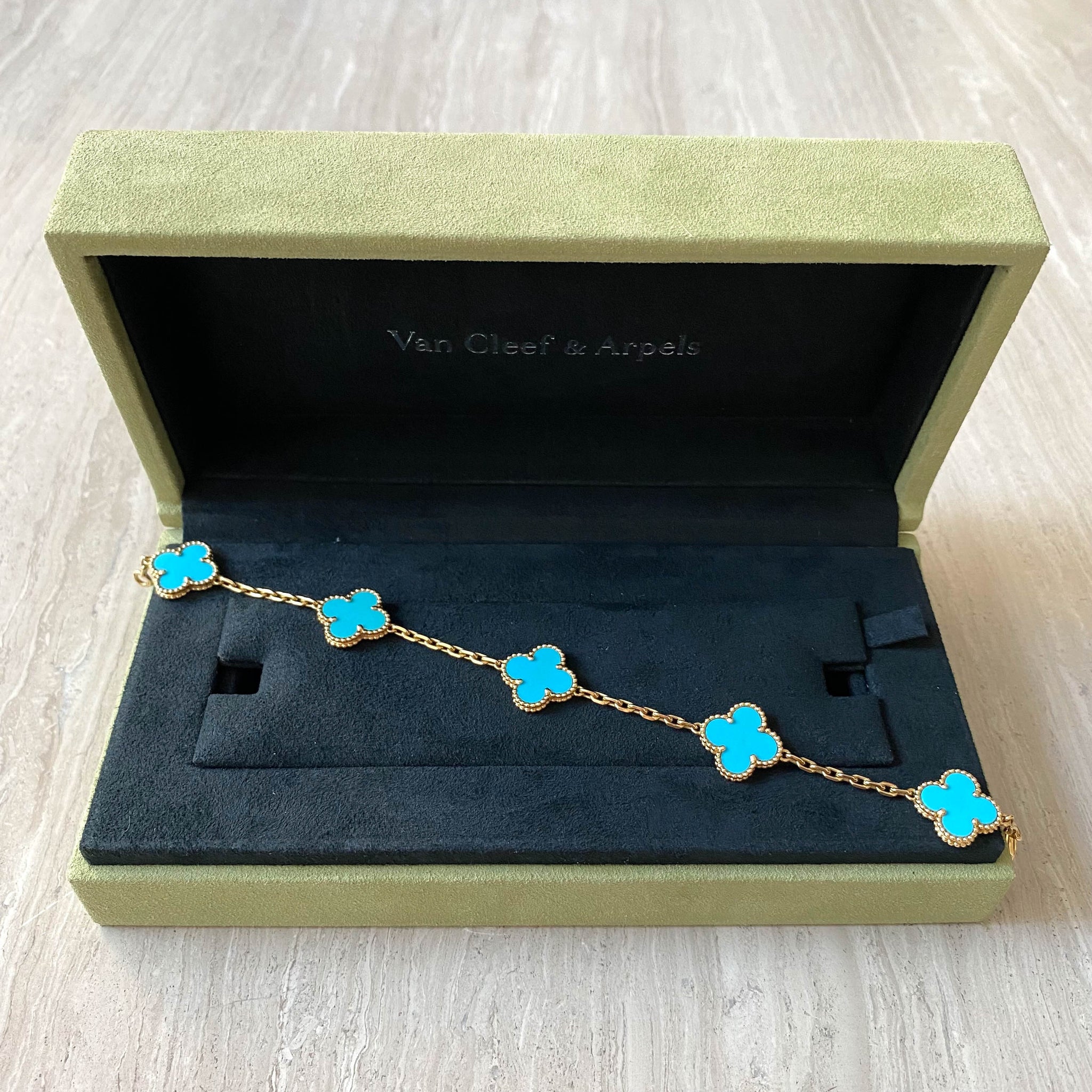 Wakker worden Volg ons Plasticiteit VAN CLEEF & ARPELS Turquoise Vintage Alhambra 5 Motifs Bracelet 18k Yellow  Gold | Dearluxe