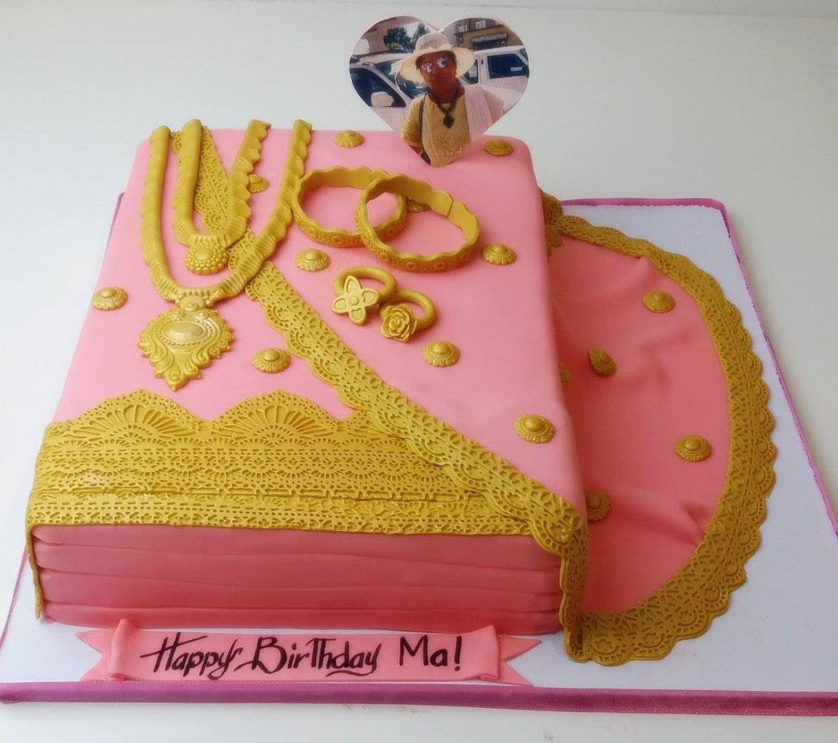 Maharashtrian Pathani saree and Indian jewellery theme cake | Fondant cake  designs, Creative birthday cakes, Cake designs birthday
