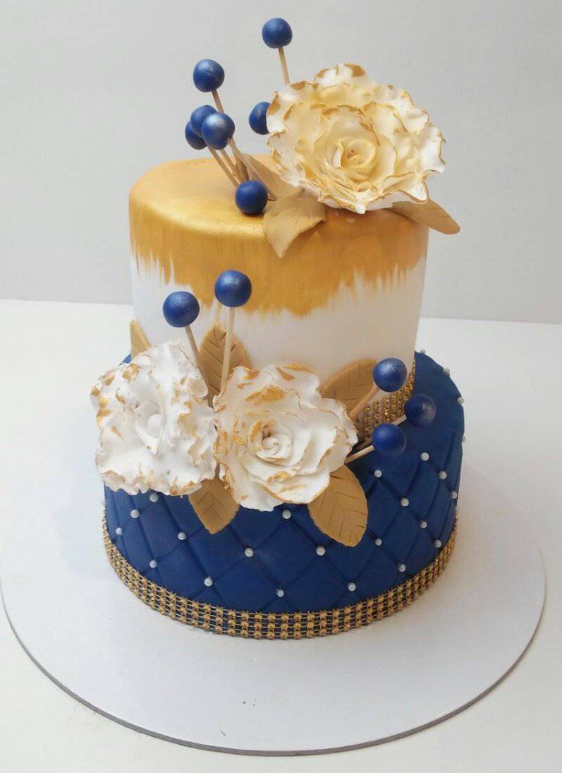 A Royal cake! - Decorated Cake by Hot Mama's Cakes - CakesDecor