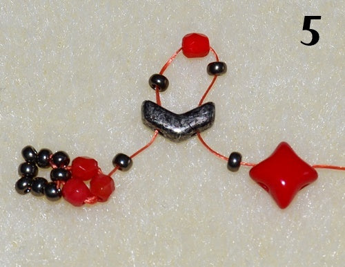Nuria Bracelet free photo tutorial with Arrow beads and WibeDuo beads step 5