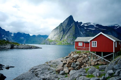 off grid cabin in mountains by lake