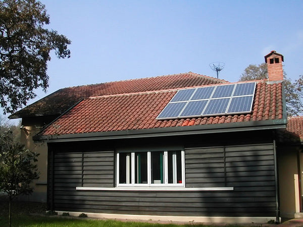 what's the difference between passive solar systems and active solar systems