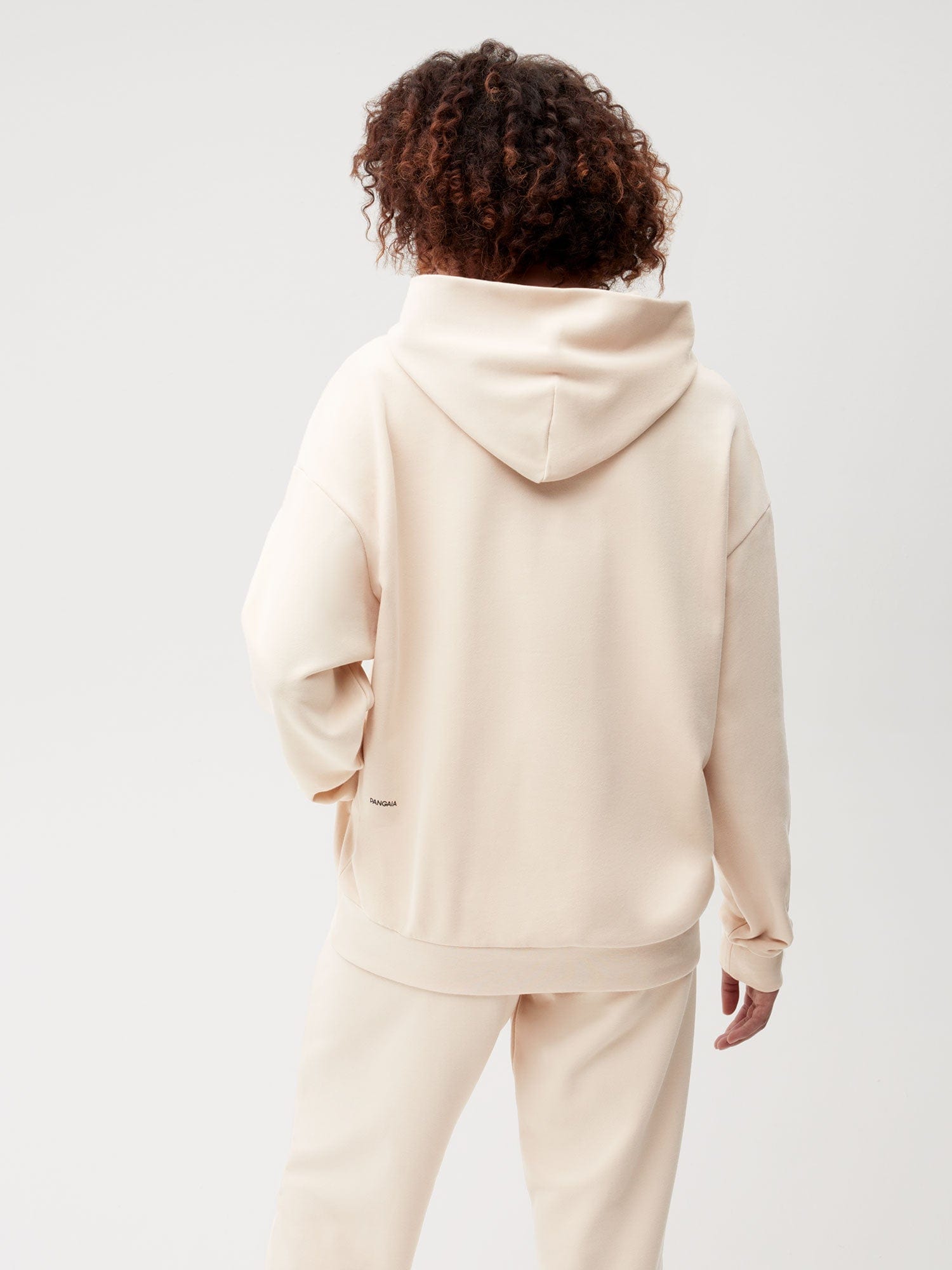 https://cdn.shopify.com/s/files/1/0035/1309/0115/products/365-Hoodie-Sand-Female-2.jpg?v=1680180455