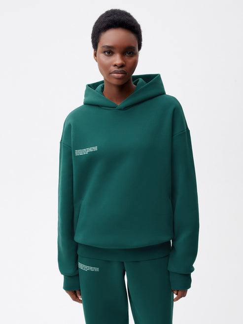 https://cdn.shopify.com/s/files/1/0035/1309/0115/products/365-Signature-Hoodie-Foliage-Green-Female-1.jpg?v=1666270621&width=493