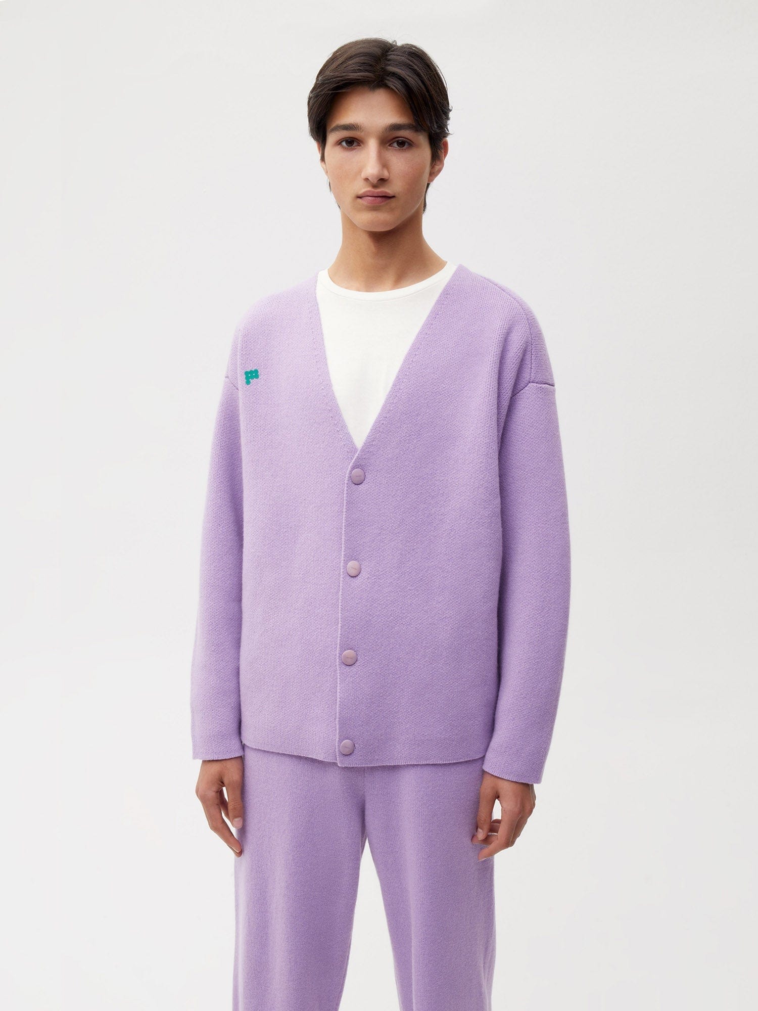 https://cdn.shopify.com/s/files/1/0035/1309/0115/products/Cashmere-Cardigan-Orchid-Purple-Male-1.jpg?v=1662476029