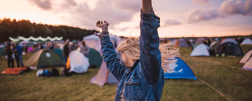 12 EASY AND SUSTAINABLE PLASTIC-FREE SWAPS FOR FESTIVAL SEASON