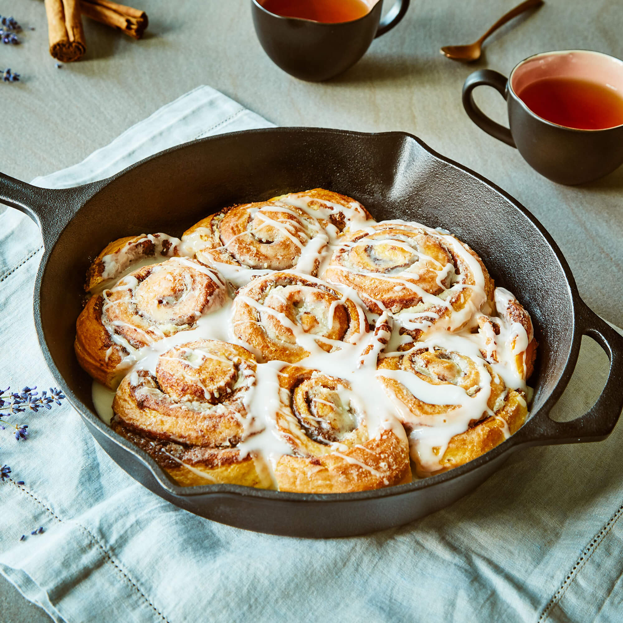 Bruntmor Pumpkin Spice 2-in-1 Pre-Seasoned Cast Iron Dutch Oven