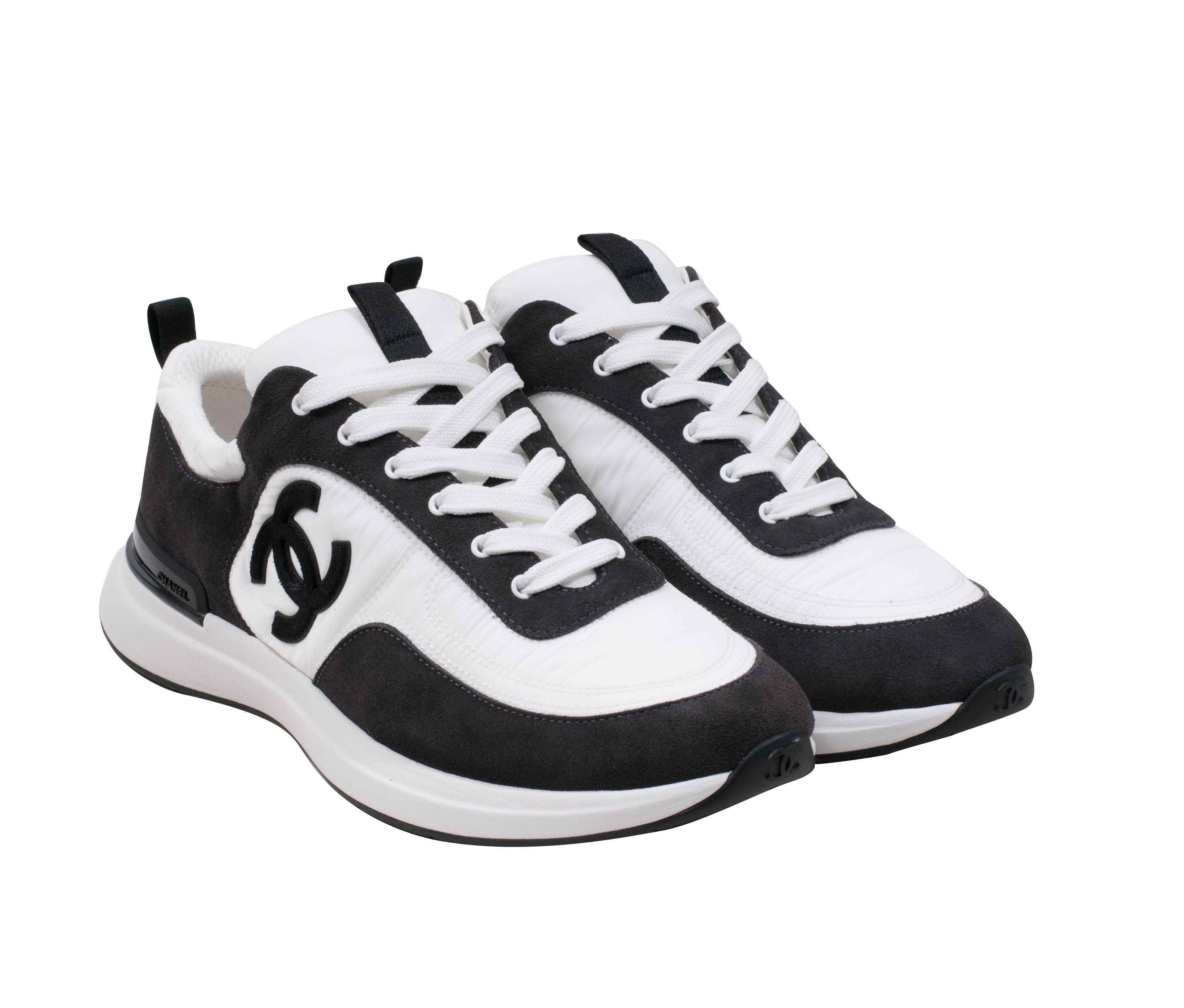 Pre-owned Chanel White Black Cc Logo Runner Trainer Sneaker