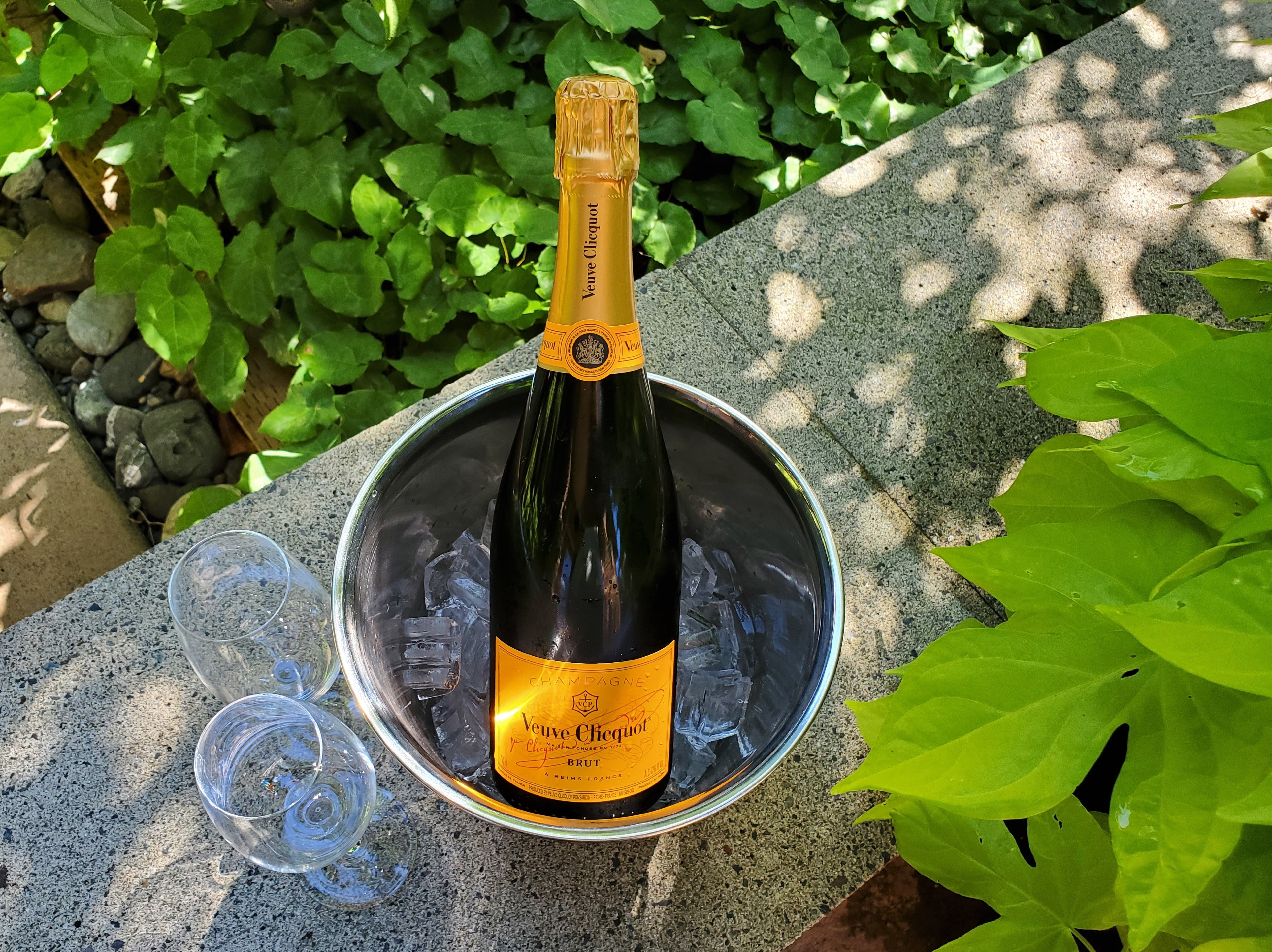 Veuve Clicquot Yellow Label Brut Champagne - Champagne delivered