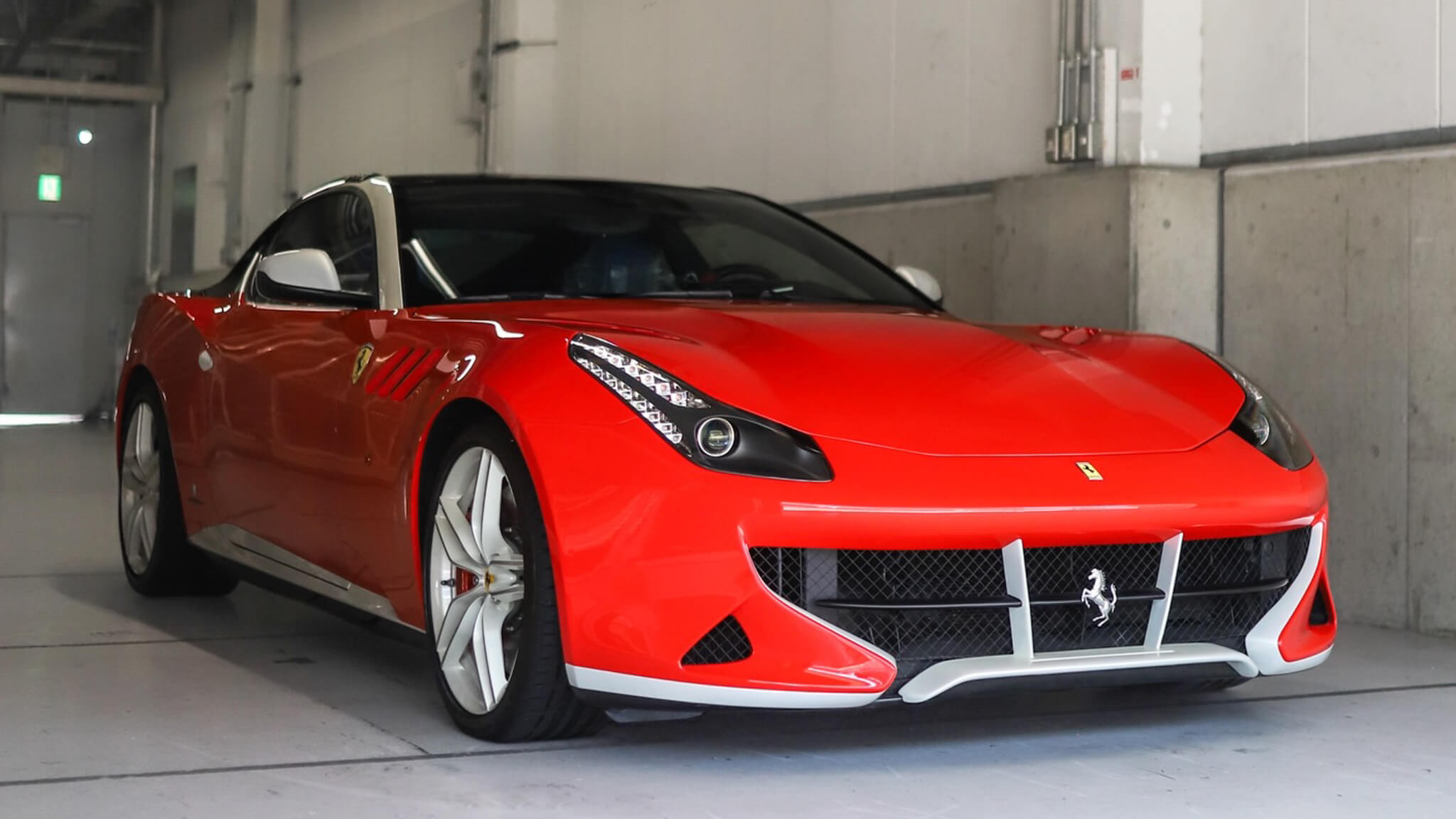 2013 Ferrari SP FFX front
