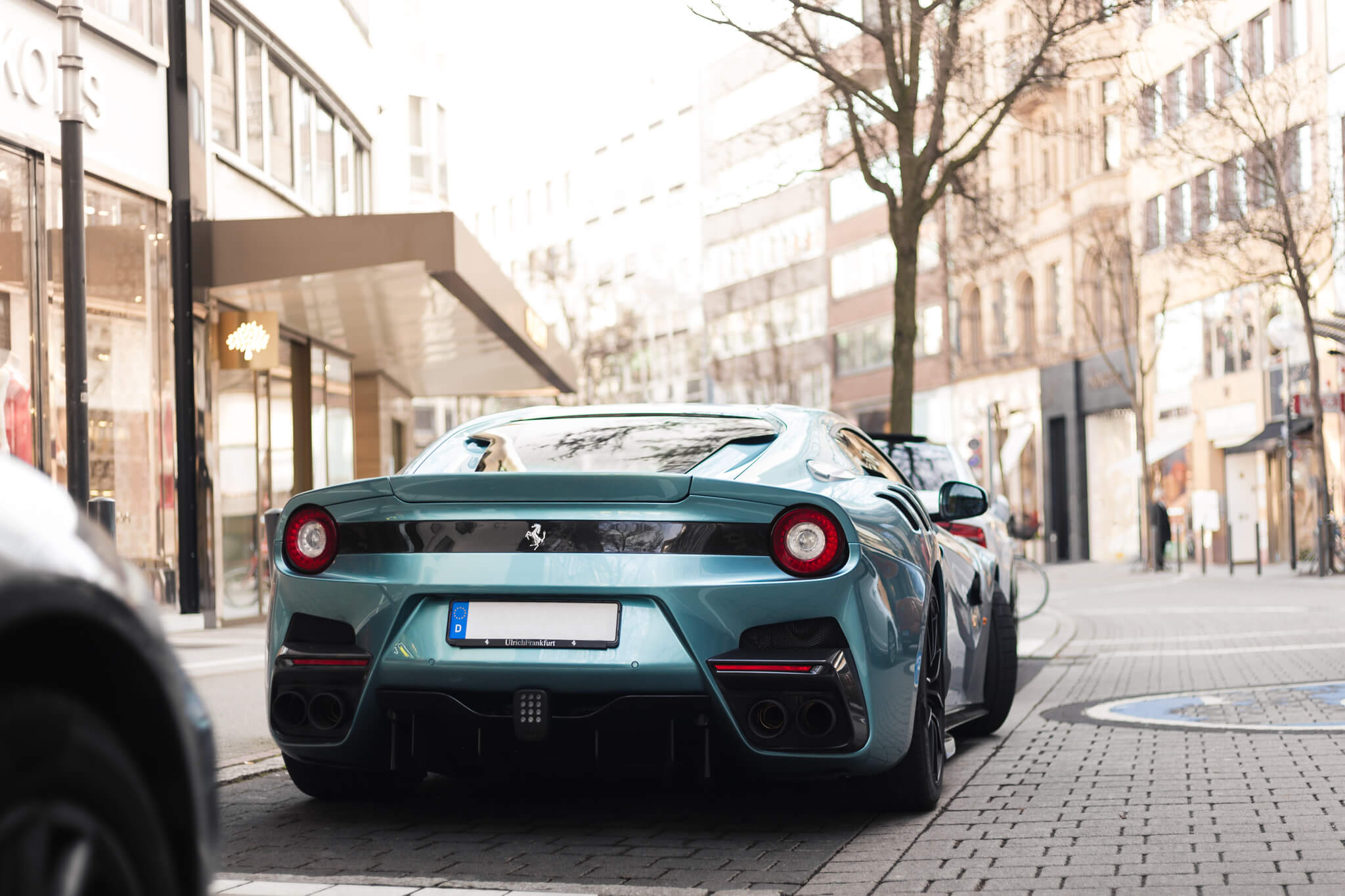 Azzurro Hyperion Ferrari F12tdf