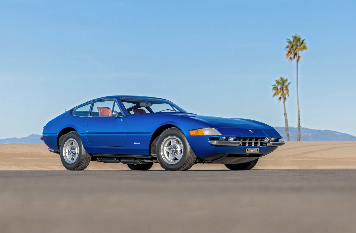 Ferrari 365 GTB/4 in Blu Dino