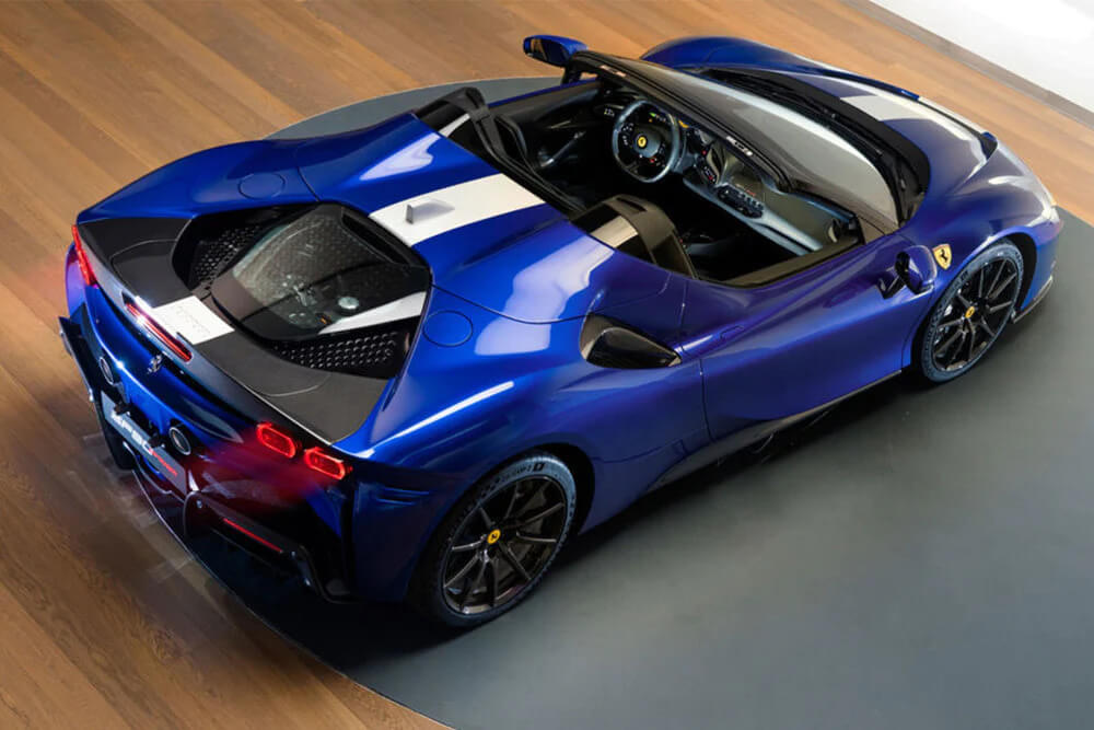 Ferrari SF90 Spider in Blu Elettrico 2020