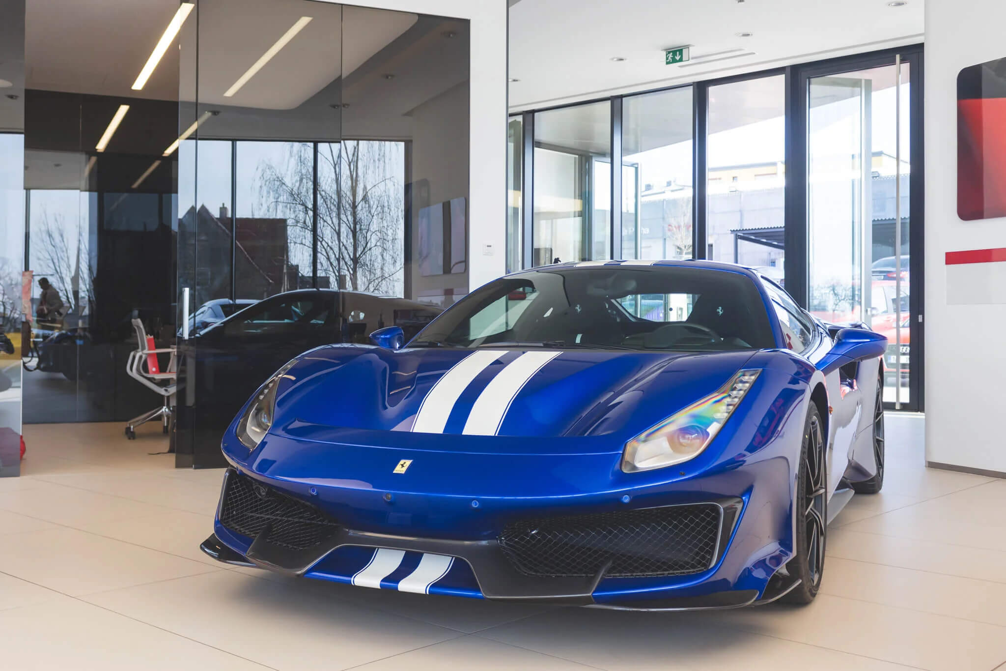 Ferrari 488 Pista in Blu Elettrico