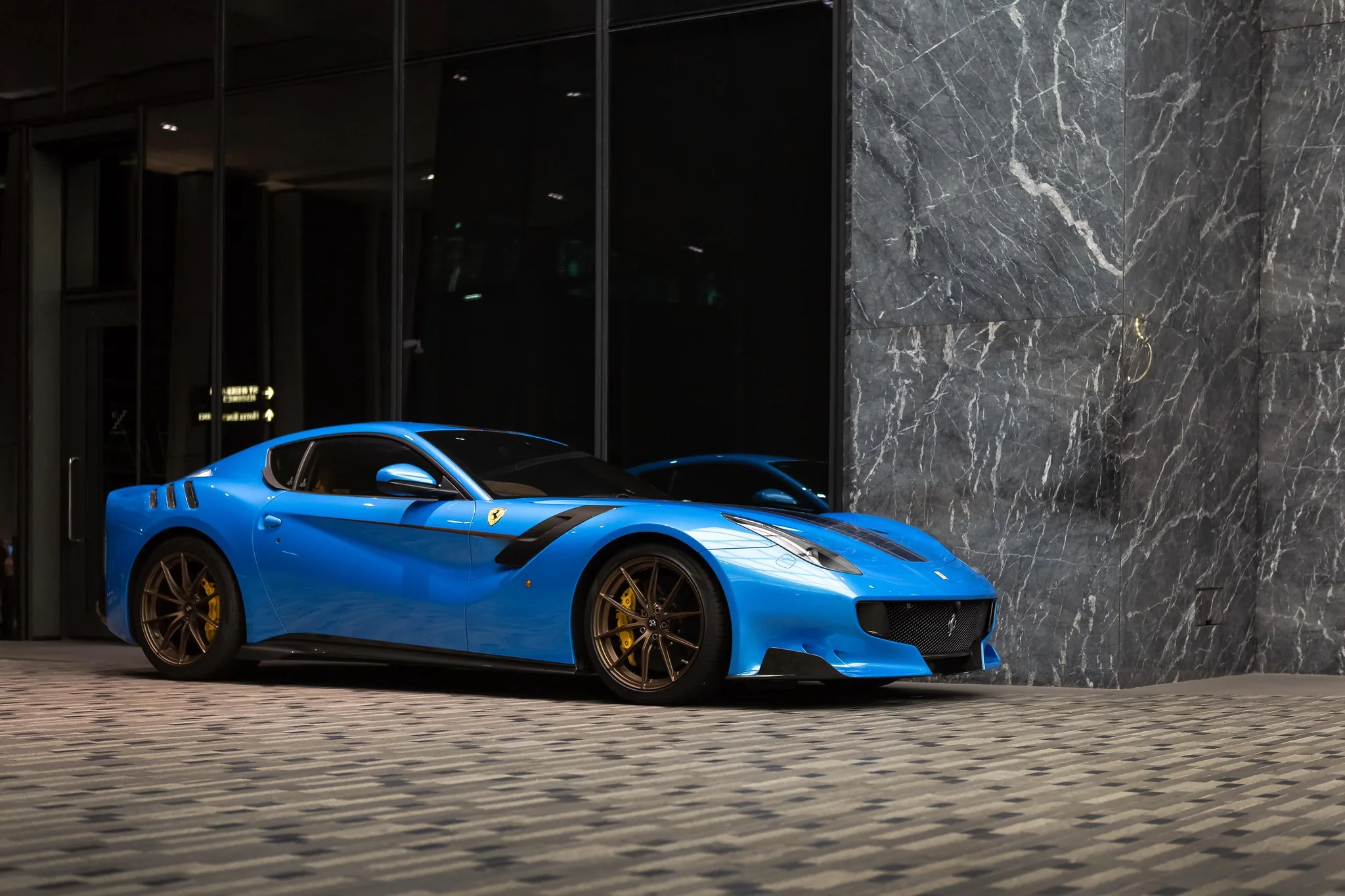 Ferrari F12tdf in Blu Flugplatz