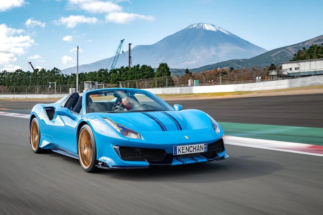 Ferrari 488 Pista Spider in Blu Kenchan