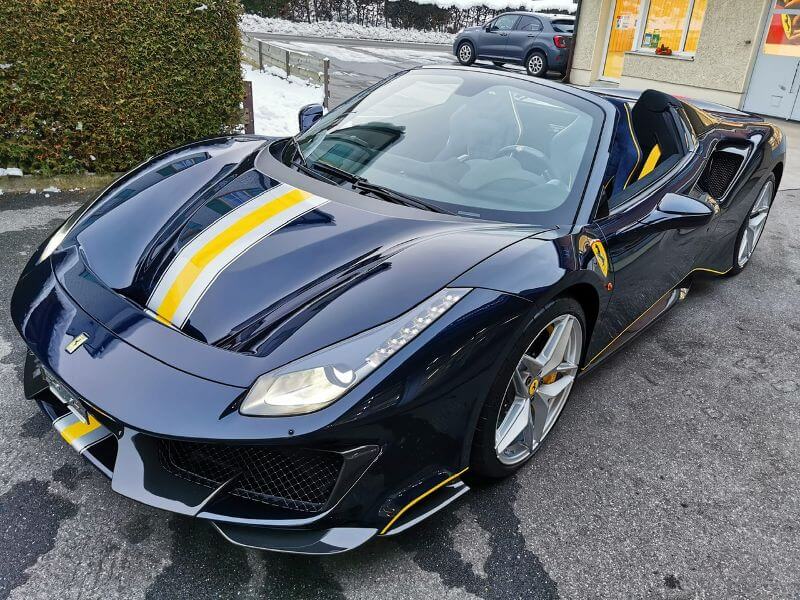 Ferrari 488 Pista Spider in Blu Montreal