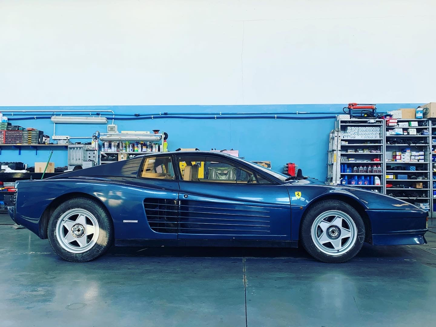 Blu Sera Ferrari Testarossa