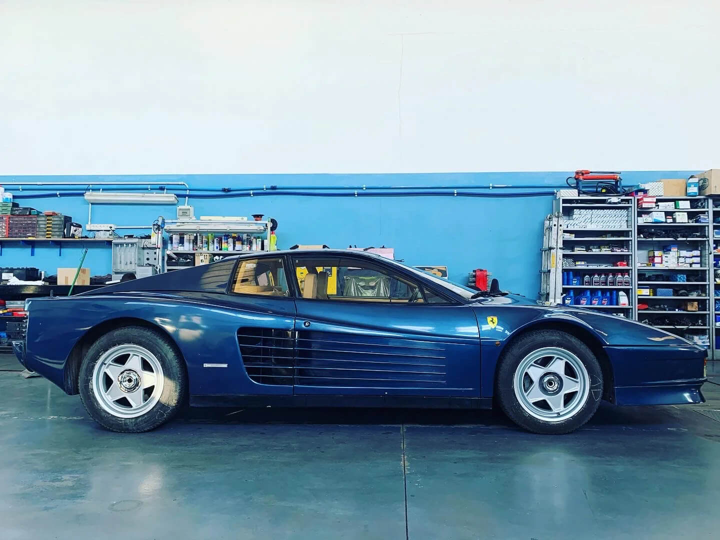 Ferrari Testarossa in Blu Sera
