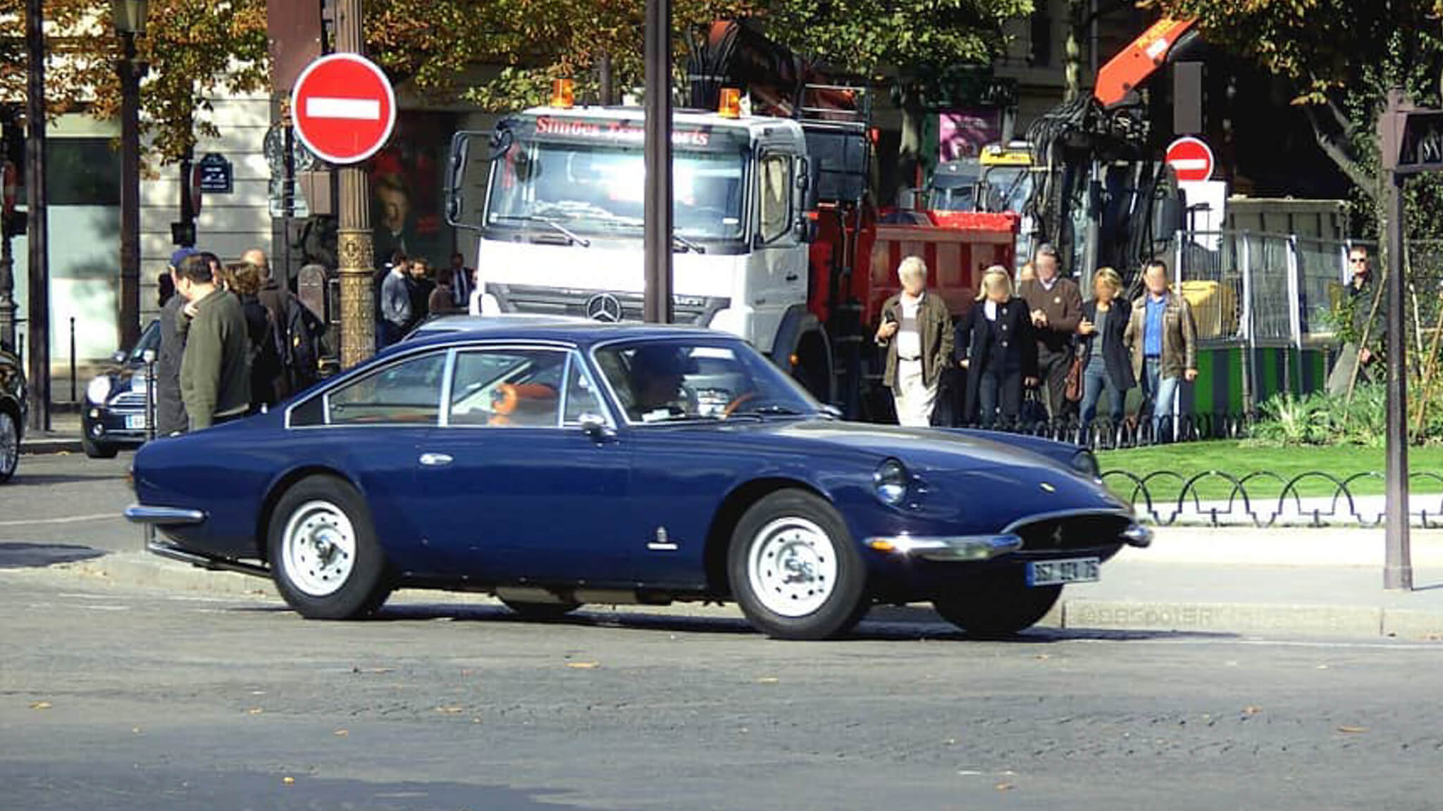 Ferrari 365 GT 2+2 in Blu Caracalla