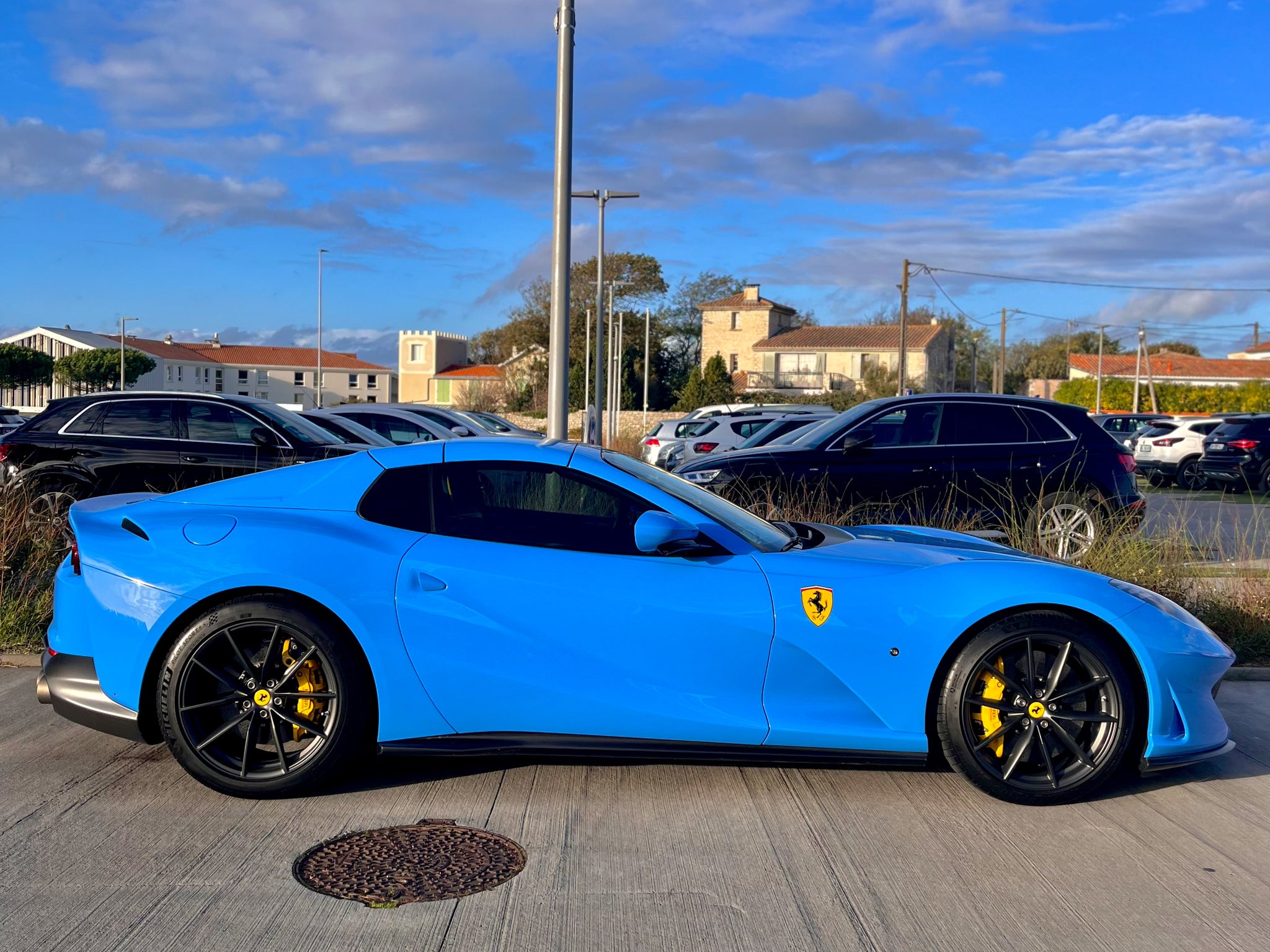 Ferrari 812 GTS in Azzurro Cielo