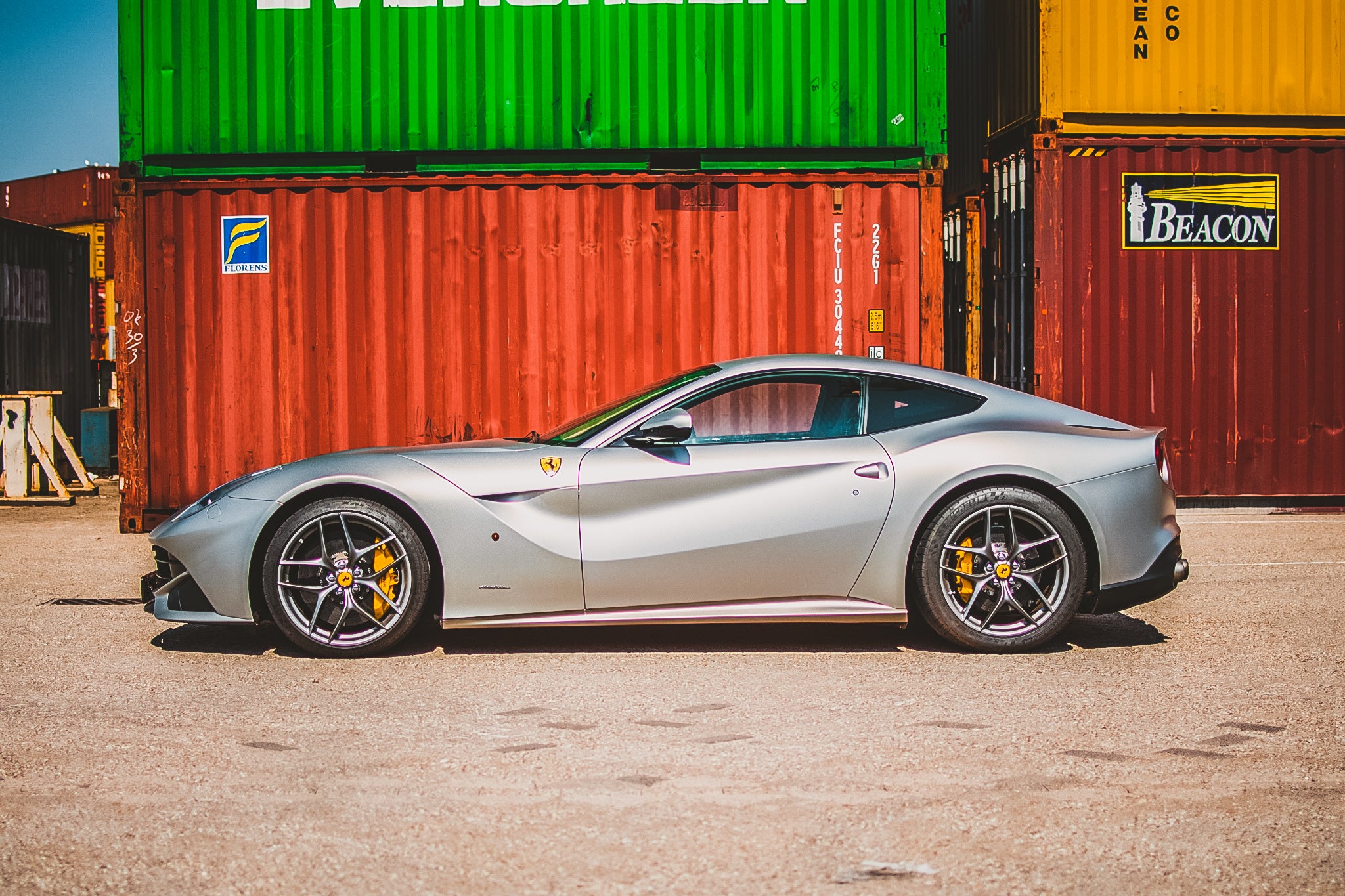 Ferrari F12berlinetta - Side